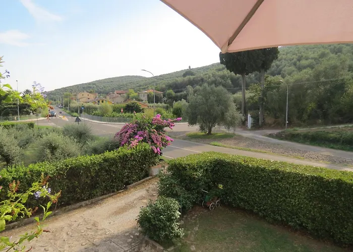 Casa Vacanze “Bouganville” Loc Avane Pisa